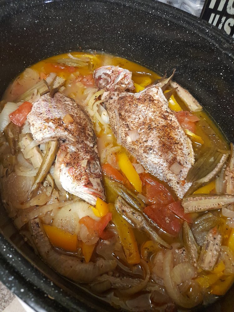 Cooking At Mama Logo