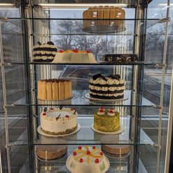 New Paradise Bakery - Cake display
