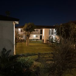 Los Olivos Apartments - Beautiful landscaping in the complex