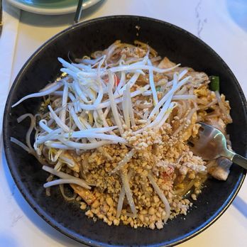 Dok Khao - Pad Thai with Chicken - Thai Near Me - Woodbridge, Virginia