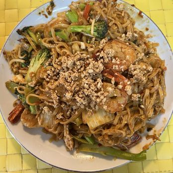 Chiang Mai Junction - Pad Thai out of the box - Thai Near Me - Toronto, Ontario