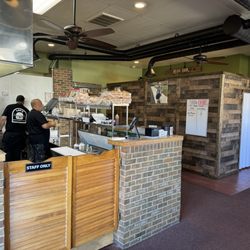 Leo’s Smash Burgers & Dogs - Counter