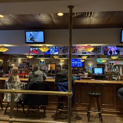 Arrowheads Bar & Grill - Bar area