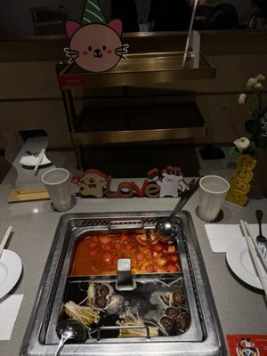 Haidilao Hot Pot Toronto Downtown by null