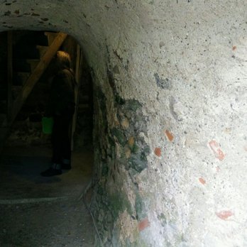 Ruine Hohenbodman - An der Turmbasis 3,40m dicke Außenmauer - Landmarks & Historical Buildings Near Me