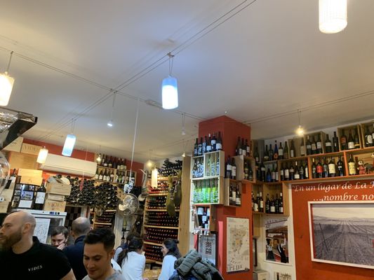 Vinoteca Vides by null