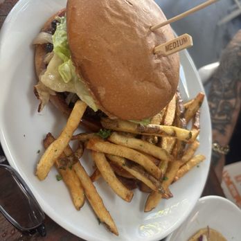 Rumfish y Vino - Wagyu Burger Lunch - Gastropubs Near Me - Ventura, California Rumfish y Vino - Wagyu Burger Lunch - Gastropubs Near Me - Ventura, California