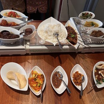 De Lachende Javaan - Three-meat rijsttafel - Indonesian Near Me - Haarlem, New Hampshire De Lachende Javaan - Three-meat rijsttafel - Indonesian Near Me - Haarlem, New Hampshire