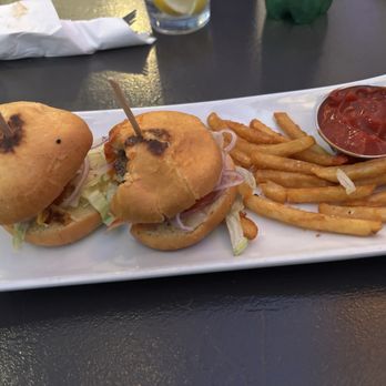 P.V. House - Cheeseburger sliders - Sports Bars Near Me - Playa Vista, California