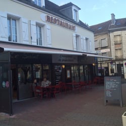 Le Saint Jean - Patio/front entrance