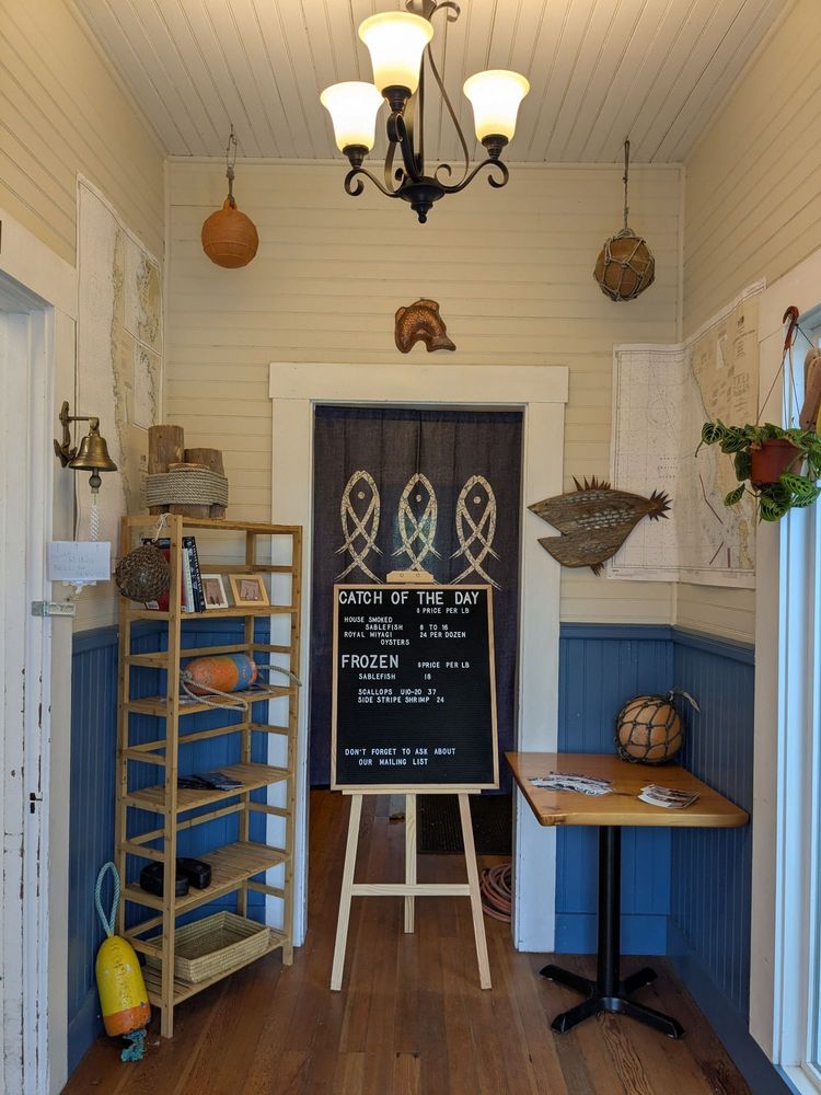 Little Dory's Seafood Logo