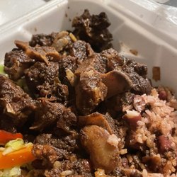 Donna's Home Caribbean Restaurant - Oxtails