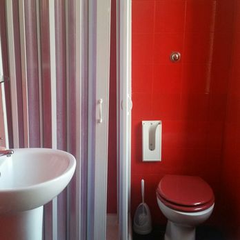 Backpackers Piramide - Our private bathroom - Hostels Near Me - Rome, RM