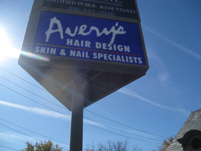 Avery's Nail Design Logo