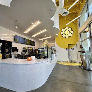 Sunright Tea Studio - Eastvale - Lobby - Bubble Tea Near Me - Eastvale, California
