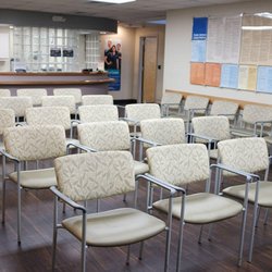 University Health Naco Perrin - Seating area in the lobby at University Health Naco Perrin