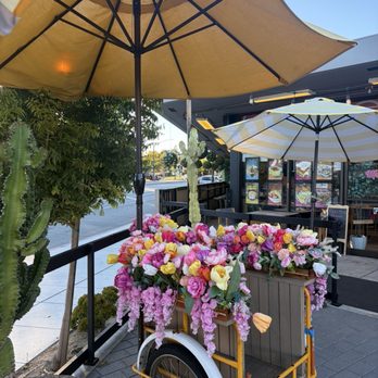 Maizz - Seating outside - Mexican Near Me - Redwood City, California Maizz - Seating outside - Mexican Near Me - Redwood City, California