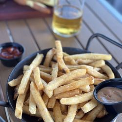 UP On The Roof - Fresh and HOT fries. If I'm eating the calories, I want them hot! TY!