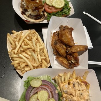 Brody's Burgers & Beer - Hawaiian Burger, BBQ wings, grilled chicken w/buffalo fries all 4/5 - Burgers Near Me - Jamul, California