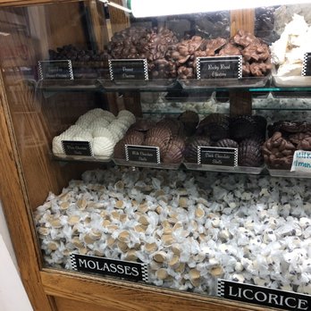 Tomasko's Salt Water Taffy - Chocolate goodness - Desserts Near Me - Pismo Beach, California Tomasko's Salt Water Taffy - Chocolate goodness - Desserts Near Me - Pismo Beach, California