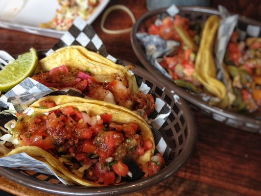 Seven Lives Tacos y Mariscos by null