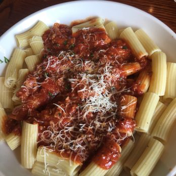 Olive Garden Italian Restaurant - Rigatoni with meat sauce - Italian Near Me - Poughkeepsie, New York Olive Garden Italian Restaurant - Rigatoni with meat sauce - Italian Near Me - Poughkeepsie, New York