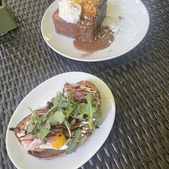 Behind The Bookstore - Italian toast and French toast - Coffee & Tea Near Me - Edgartown, Massachusetts