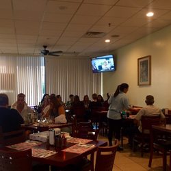Roberto's Pizza Restaurant - dining area is spacious & comfy -- feels like your sitting in your very own kitchen!