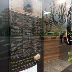 Pizz'Ar - La vitrine avec le menu