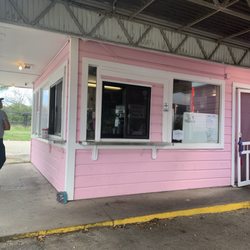 Malt Shop - All seating is outdoors and picnic tables