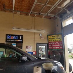 Speedy's Oil and Auto - Inside the bay.