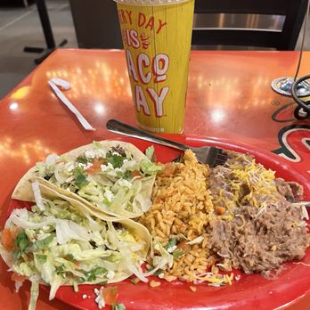Fuzzy's Taco Shop - Taco plate - Mexican Near Me - Gilbert, Arizona