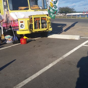 La Patrona Taco Truck - a taco truck parked in a parking lot - Street Vendors Near Me - New Haven, Connecticut