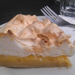 Ally's Kitchen - Lemon meringue pie!