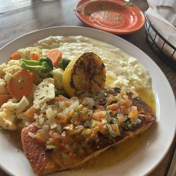 La Casita Mexicana - Salmon mashed potatoes and vegetables - Mexican Near Me - Ridgewood, New York La Casita Mexicana - Salmon mashed potatoes and vegetables - Mexican Near Me - Ridgewood, New York