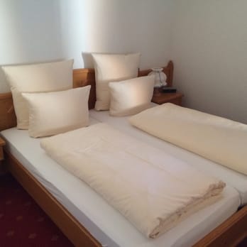 Hotel Arnika - Family room - Hotels Near Me - Oberammergau, BY
