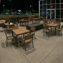 Fukuburger Buffalo - Patio area