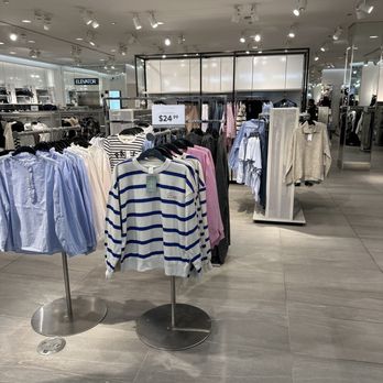 H&M - Men's Clothing Near Me - Chicago, Illinois