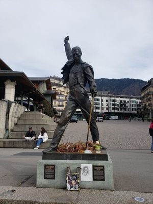 Statue de Freddie Mercury by null