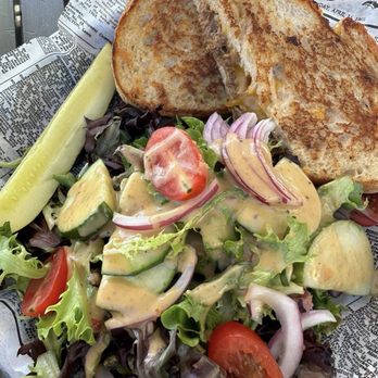 Lola's Cafe - Short rib Mac and cheese with side salad - Sandwiches Near Me - New Paltz, New York