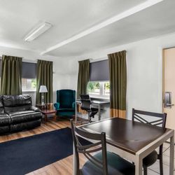 Americas Best Value Inn Jonesville Hillsdale - MI KingSuite