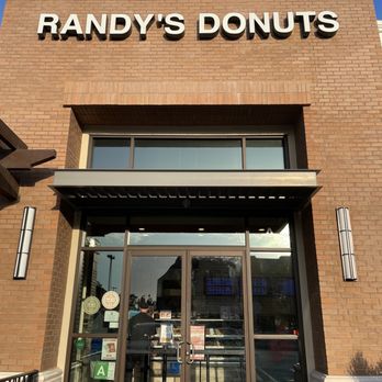 Randy's Donuts - Storefront - Donuts Near Me - Torrance, California Randy's Donuts - Storefront - Donuts Near Me - Torrance, California