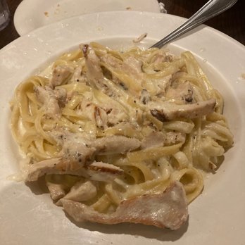 Italiano's Restaurant - Fettuccine Alfredo - Italian Near Me - Humble, Texas