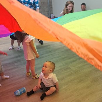 Dan Sing Kidz - Parachute play to music in early childhood music education group class - Kids Activities Near Me - Irvine, California Dan Sing Kidz - Parachute play to music in early childhood music education group class - Kids Activities Near Me - Irvine, California