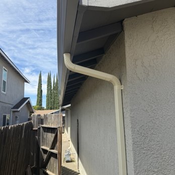 Twins Gutters - Newly installed gutter with 2 downspouts. Matched color to the fascia! Clean work. - Gutter Services Near Me - Manteca, California Twins Gutters - Newly installed gutter with 2 downspouts. Matched color to the fascia! Clean work. - Gutter Services Near Me - Manteca, California