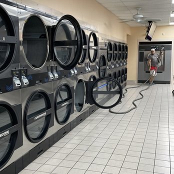 Ultra Modern Laundry - The attendant, Alex, was kind, patient and helpful! All the time I was here, he was going from machine to machine, cleaning everything. - Laundry Services Near Me - Kansas City, Kansas