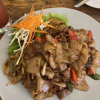 Sisters Thai - Drunken Noodles - Thai Near Me - Fairfax, Virginia Sisters Thai - Drunken Noodles - Thai Near Me - Fairfax, Virginia