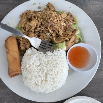 Amazing Asian Kitchen - Garlic chicken combo - Asian Fusion Near Me - Fresno, California Amazing Asian Kitchen - Garlic chicken combo - Asian Fusion Near Me - Fresno, California