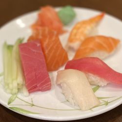 Aki Nom Nom Sushi & Ramen