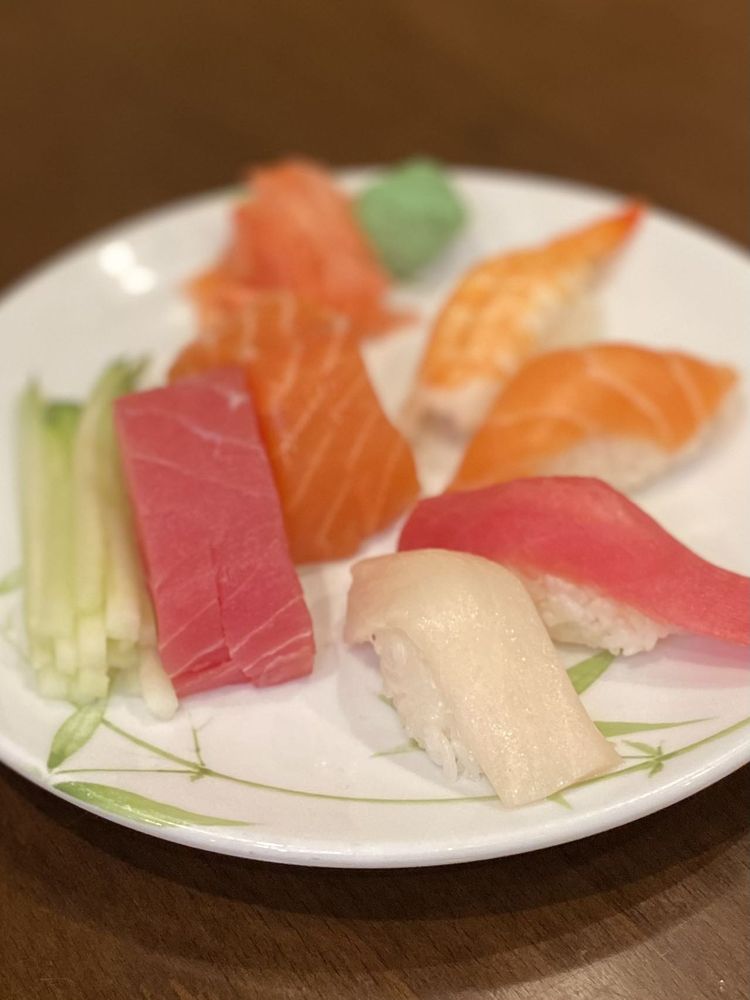 AKI NOM NOM SUSHI & RAMEN Updated October 2024 843 Photos & 652